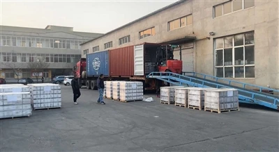 Cargue y envíe los productos en contenedores